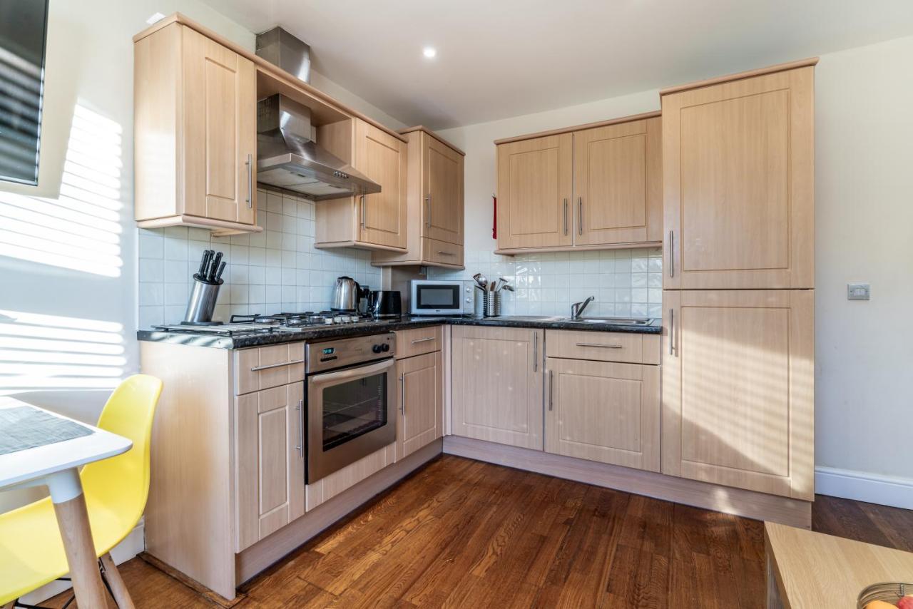 One Bedroom Flat In Bush Hill Park انفيلد المظهر الخارجي الصورة